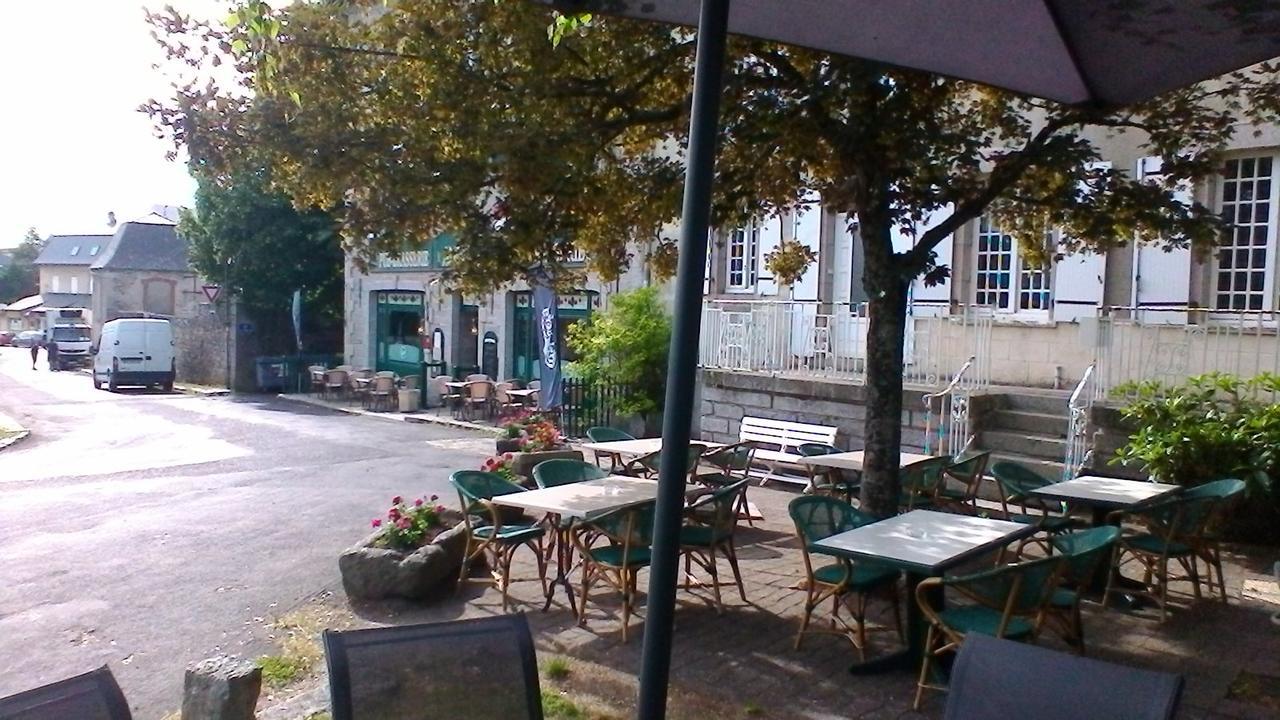 Hotel Jeanne D'Arc Saint-Chély-dʼApcher Exteriör bild